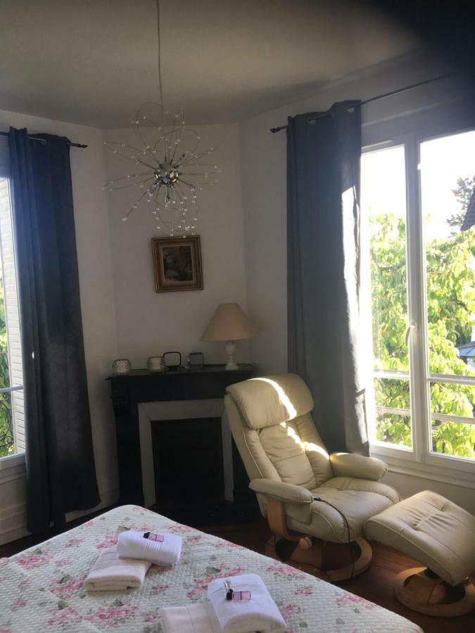 maison en pierre de taille Le Raincy Extérieur photo